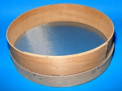 Filtro in legno, rete in acciaio inox 7 maglie cmq.
