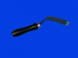 Scoop digger - tool for the correction of hard cheese